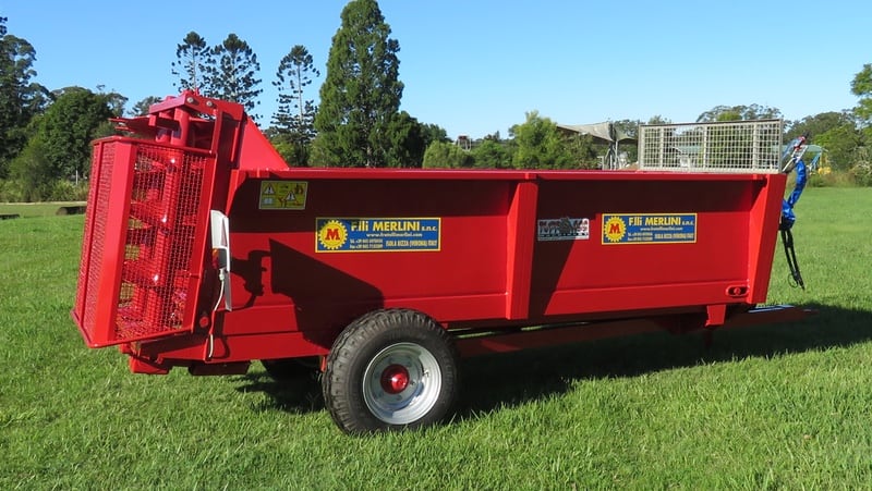 With twin vertical rear beaters, the M40 can easily deliver compost or manure over a wide area. Available from 4m3 to 7m3.