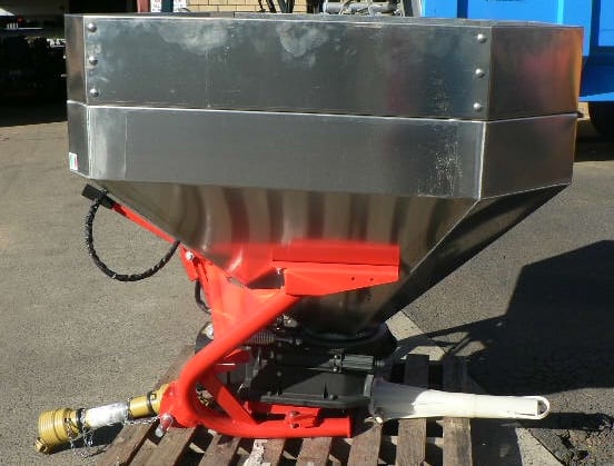The PNQ 1500 pendulum spreader in stainless body