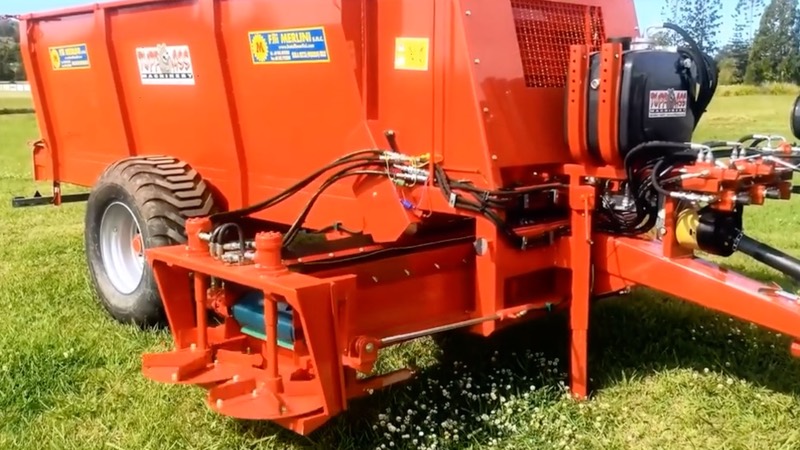 Side delivery compost & manure spreader ideal for orchards and vineyards. Available from 8m3 to 20m3.
